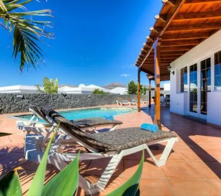 Los Mojones - Great 4 Bedroom With Heated Pool And Hot-tub Villa *