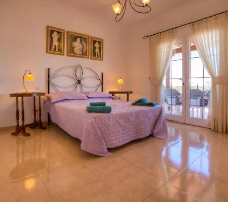 Los Mojones - Great 4 Bedroom With Heated Pool And Hot-tub Вилла