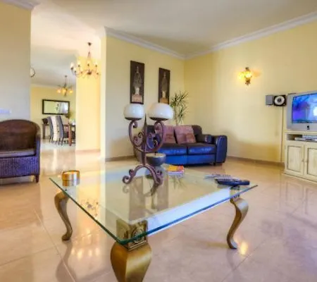 Villa Los Mojones - Great 4 Bedroom With Heated Pool And Hot-tub *